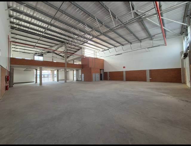 800M² WAREHOUSE TO LET IN LONGLAKE